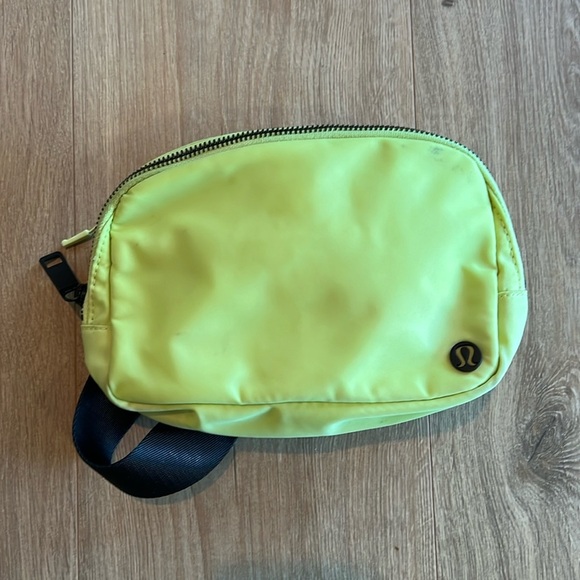 Lululemon Lime Belt Bag - Picture 1 of 3